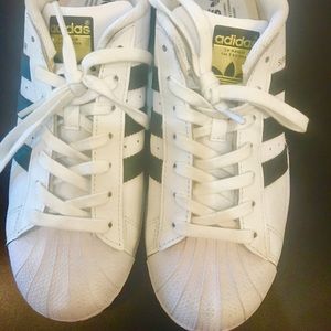 NWO NEW ADIDAS WHITE 91/2 🎁